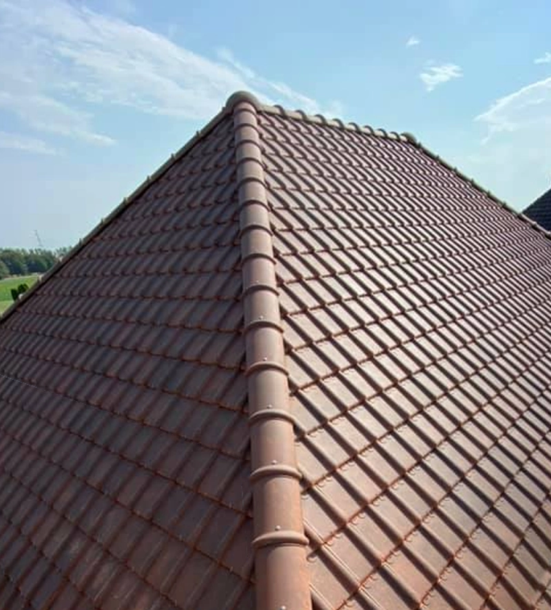 Toiture tuile rouge sur fermette, restauration charpente toit