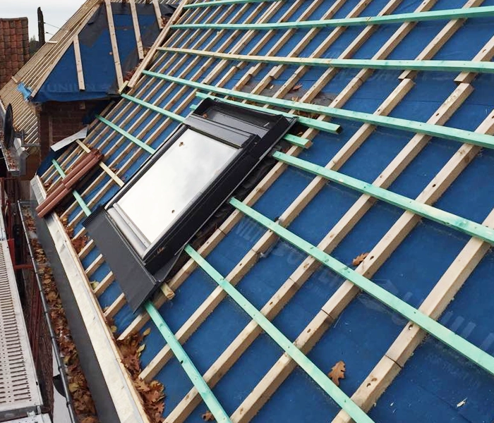 Isolation par extérieur sarking bleu avant pose des tuiles